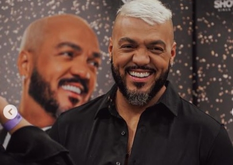 Belo tem amante e já deu carro para ela, diz Leo Dias