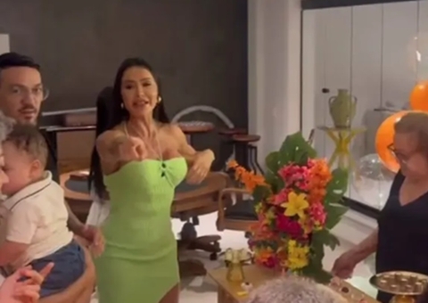 Gracyanne e Belo se encontram em festa de aniversário da mãe do cantor
