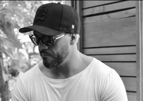 Belo pede desculpas após show em aglomeração e se indigna com prisão