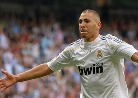 Benzema marca em 1º jogo após Bola de Ouro, zoa VAR e Real vence o Elche