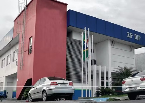 Mulher engana funcionária e rouba R$ 14 mil de clínica em Manaus