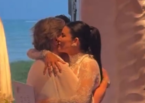 Empresária Bete Dezembro se casa e noiva anuncia gravidez no altar