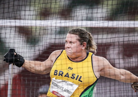 Elizabeth Gomes é ouro e bate recorde mundial no lançamento de disco