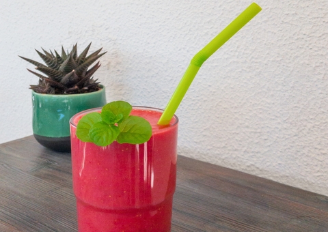 Conheça esse suco caseiro de morango e linhaça que acelera o metabolismo