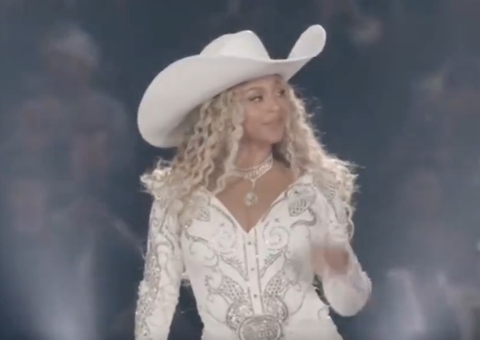 Veja performance completa de Beyoncé no intervalo da NFL; vídeo