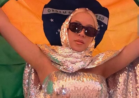 Estilista brasileira mostra foto de Beyoncé desembarcando em Salvador