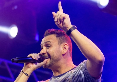 Cantor da banda Desejo de Menina é preso após show