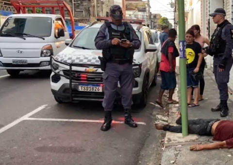 Homem é achado morto na esquina de avenida no Centro de Manaus