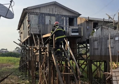 Homem incendeia a própria casa e é agredido por vizinhos no Amazonas 