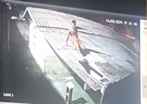 Detentos são flagrados sobre telhado da cadeia tentando receber drogas e armas em Parintins 