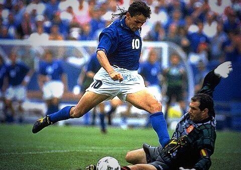 Bicampeão italiano e redenção na França: a carreira de Baggio após o pênalti perdido em 94