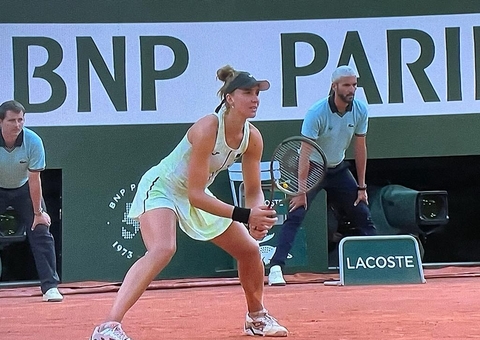 Bia Haddad desabafa após desistência por lesão em Wimbledon