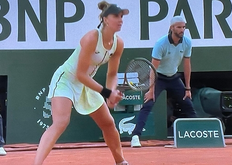Bia não resiste a Iga e para nas semifinais de Roland Garros