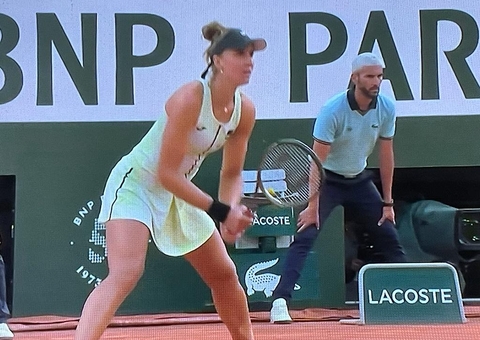 Bia Haddad e Azarenka levam virada e caem nas quartas no US Open