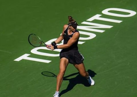 Bia salva match point, vai às oitavas e escapa de favorita em Roland Garros