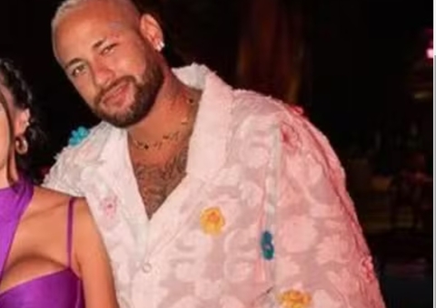 Neymar e Bruna Biancardi posam juntos em festa e internautas especulam reconciliação