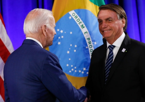 Bolsonaro pede ajuda a Biden para impedir vitória de Lula nas urnas