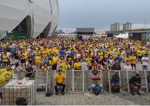 Torcedores se reúnem na Arena da Amazônia para acompanhar Brasil x Croácia
