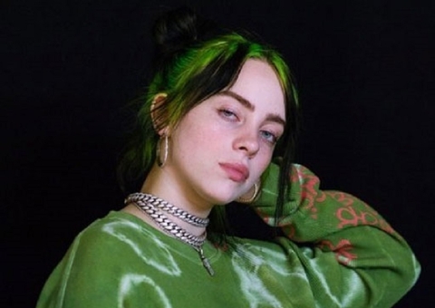 Billie Eilish radicaliza no visual e surge loira; veja fotos