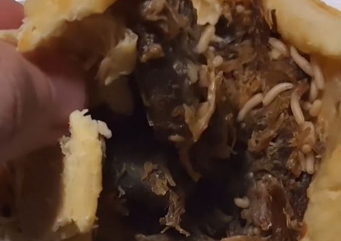 Cliente encontra salgado cheio de tapurus em cafeteria de Manaus; Veja vídeo