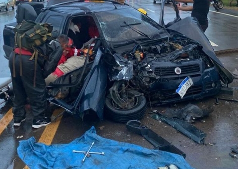 Homem morre ao ser arremessado de carro em acidente na AM-070