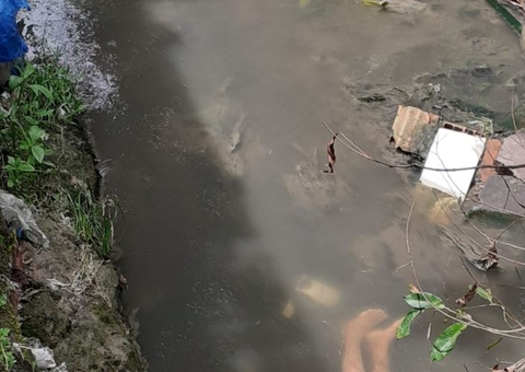 Menino de 13 anos é achado boiando em igarapé em Manaus