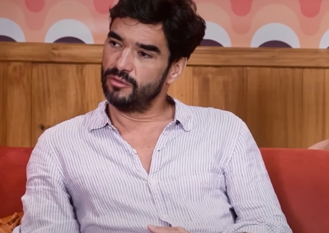 Casado, Caio Blat revela que gosta de ménage e pede por fio terra; vídeo