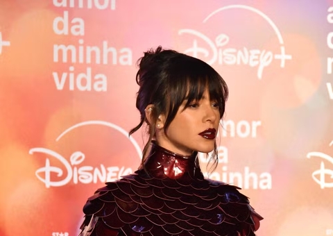 Bruna Marquezine usa look de R$ 70 mil no lançamento de série e divide opiniões