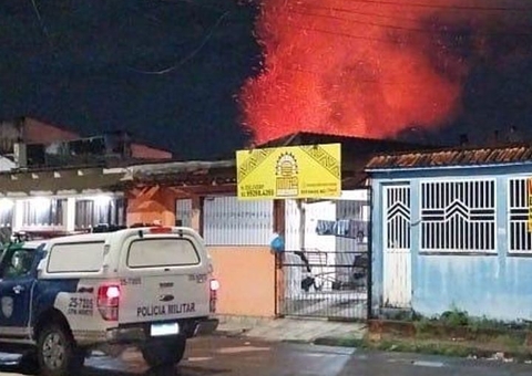 Casa pega fogo no Nova Cidade e suspeita é de incêndio criminoso