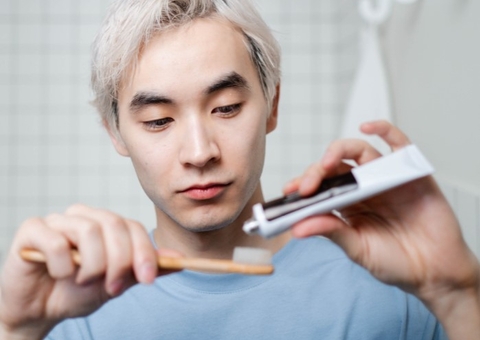 Falta de higiene bucal pode agravar infecções respiratórias da Covid-19