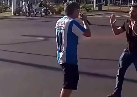 Ex-deputado Boca Aberta agride Arthur do Val durante manifestação do MBL