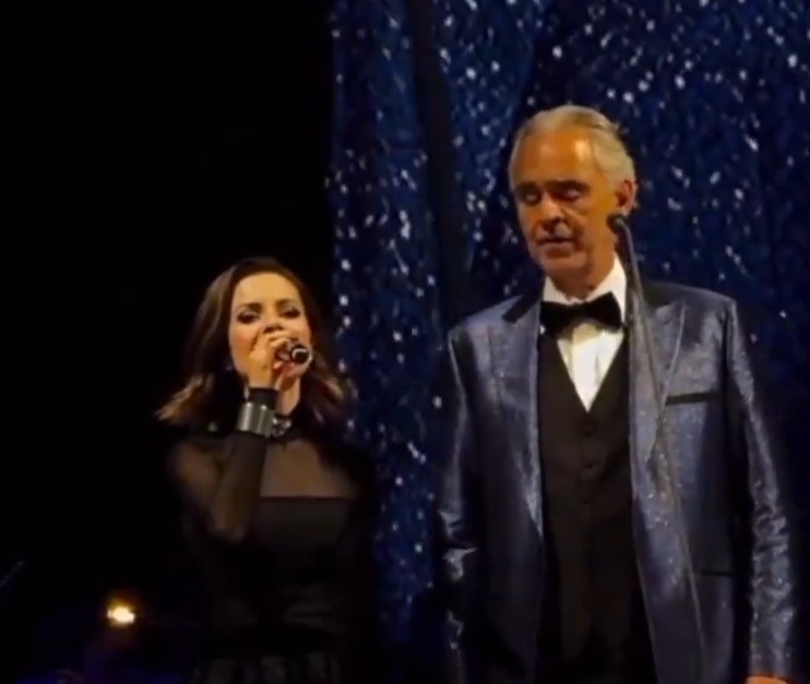 Sandy emociona fãs em dueto com Andrea Bocelli em BH; ouça