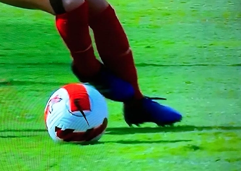 Reforço no Corinthians e movimentações de Manchester United agitam mercado do futebol