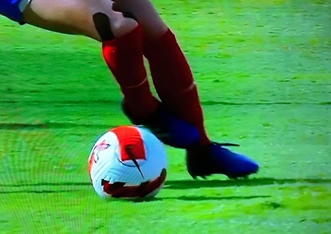 Inglaterra anuncia lista para Copa com Kane e volta de meia após três anos