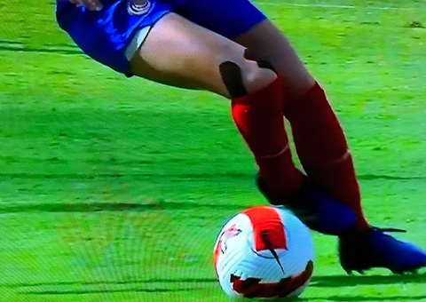 Times franceses punem jogadores que recusaram campanha anti-homofobia