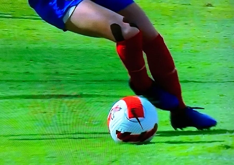 Jogador reverte justa causa no Inter por jogo amador com patrocínio erótico