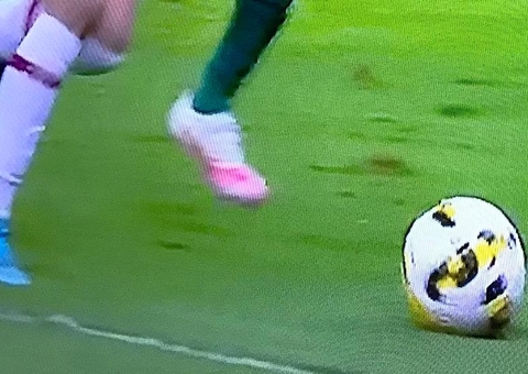 Interesse de Chelsea por Neymar e negociações do PSG agitam mercado do futebol