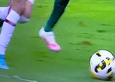 Ex-jogador inglês que cumpriu pena por esquema de apostas quer dar palestra no Brasil