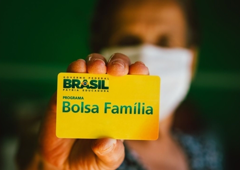 Bolsonaro quer acabar com abono do Pis/Pasep para elevar Bolsa Família
