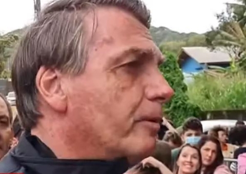Bolsonaro é barrado em jogo de futebol e se revolta: 'Passaporte da vacina?'