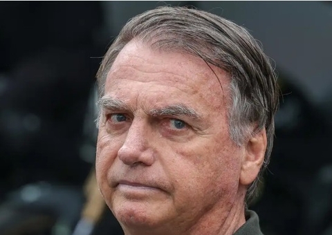 Bolsonaro apresenta crise de soluço em primeira noite na Papudinha 