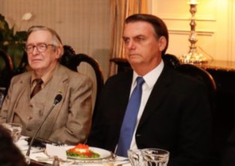 Bolsonaro lamenta morte de Olavo de Carvalho: 'um dos maiores pensadores'