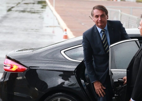 Bolsonaro vai ao aeroporto receber motorista que foi preso na Rússia