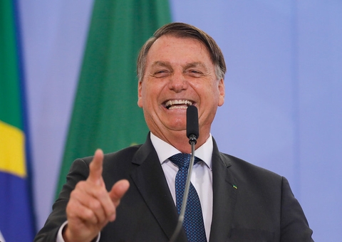 Bolsonaro ignora 4 mil mortes, ironiza título de genocida e critica medidas restritivas
