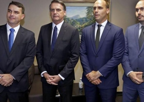 Ex-assessor de Bolsonaro é o 4º nome a apontar rachadinha em gabinetes do clã