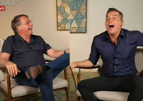 Bolsonaro diz que implantou chip para desempenho sexual: 'me sinto com 40'