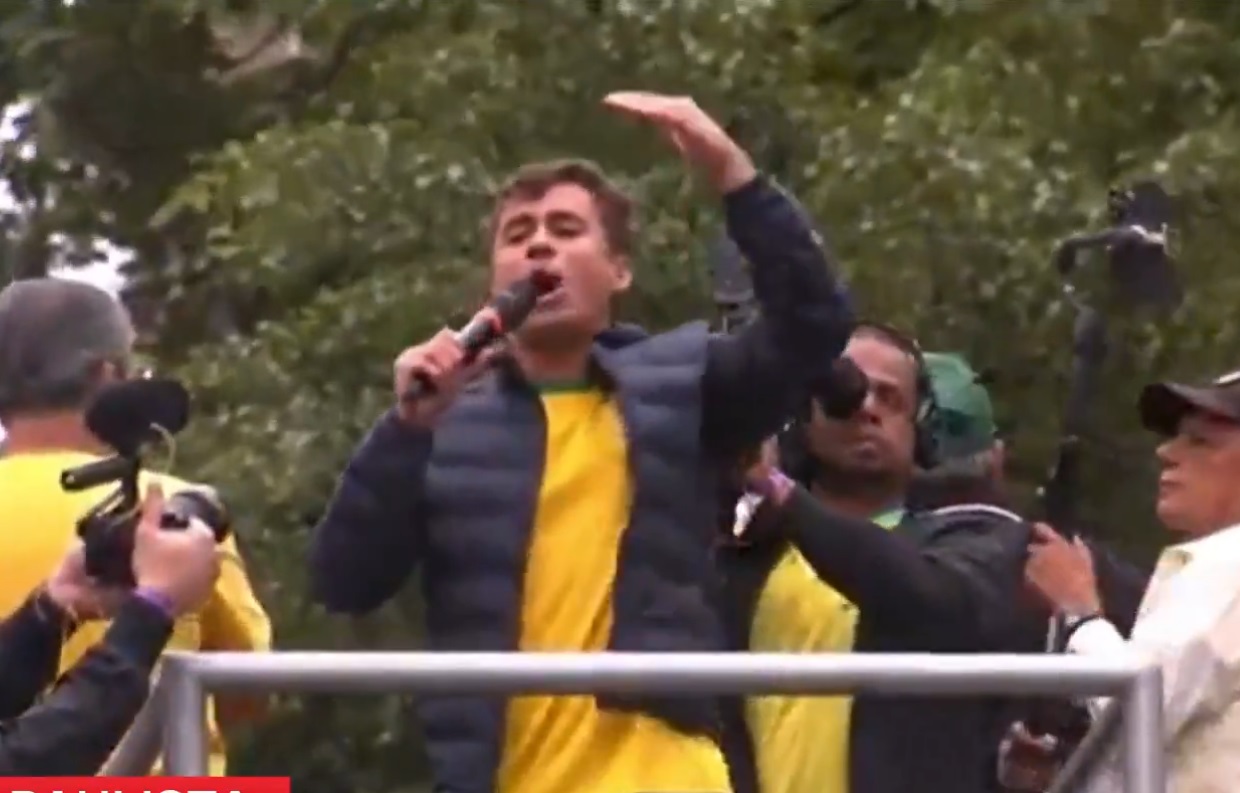 Nikolas chama Moraes de covarde e compara Barroso a bandido em ato por anistia