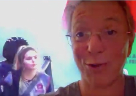 Boninho tira sarro de Viih Tube em prova: ‘A gente queria dar um banho'