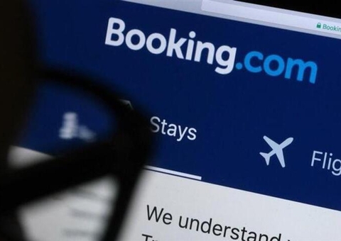 Justiça condena Booking por cancelar hospedagem para festas de fim de ano