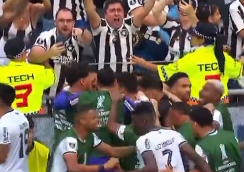  Com um a menos, Botafogo vence Atlético-MG por 3 a 1 e conquista a Libertadores 2024